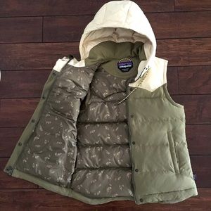 Patagonia Bivy Down Vest Neutral Beige Sage Green